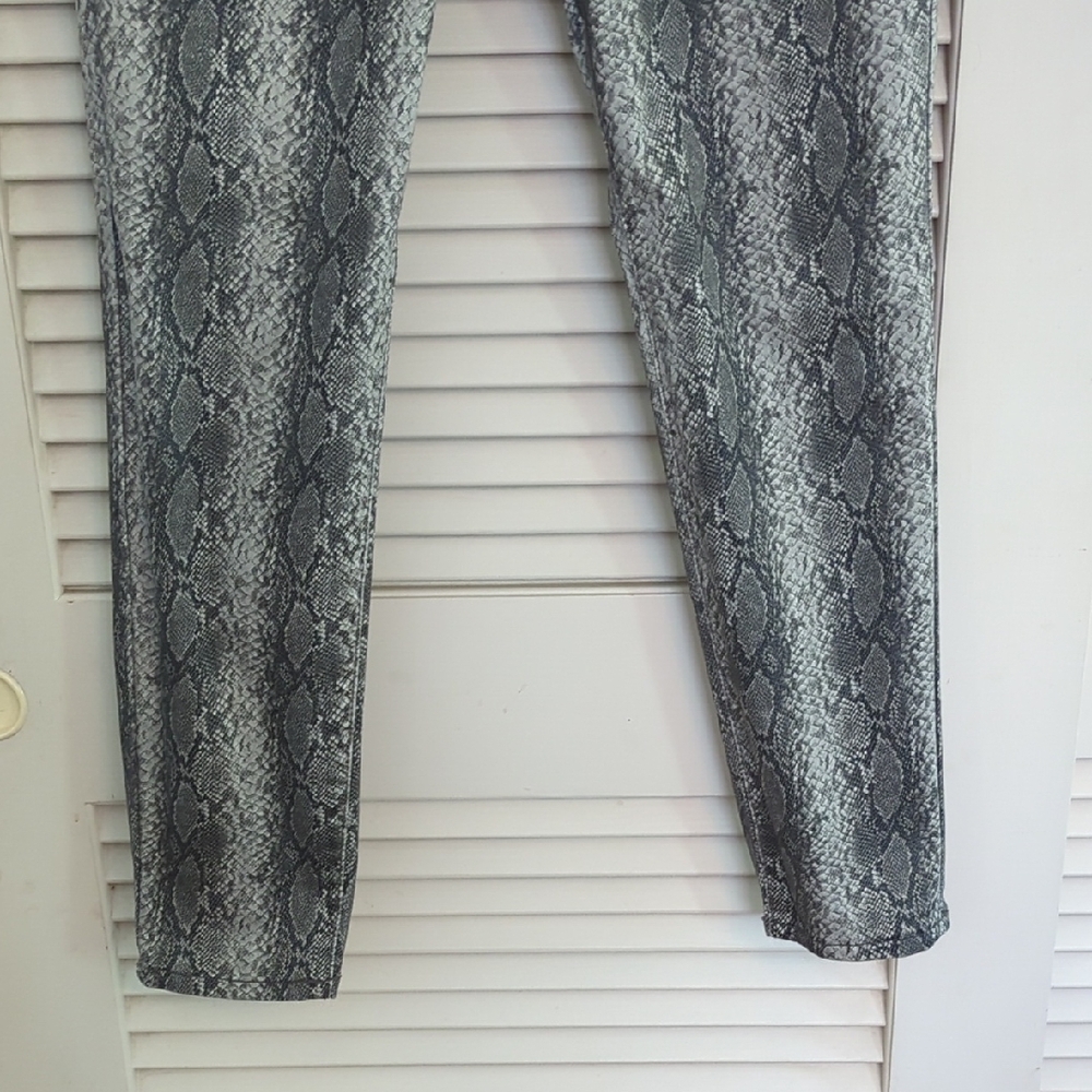 Bagatelle NYC Gray Snake Print Jeans - Picture 2 of 7
